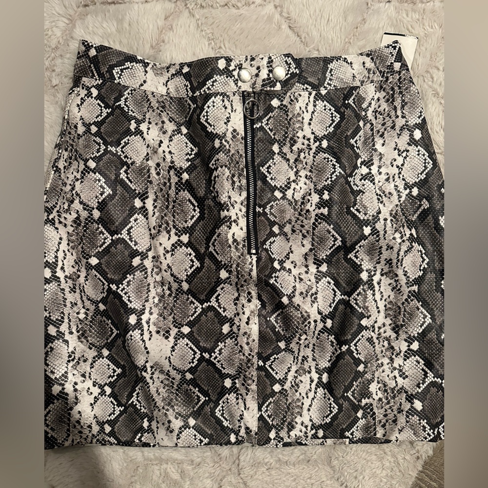 Snakeskin Print Skirt with Zipper